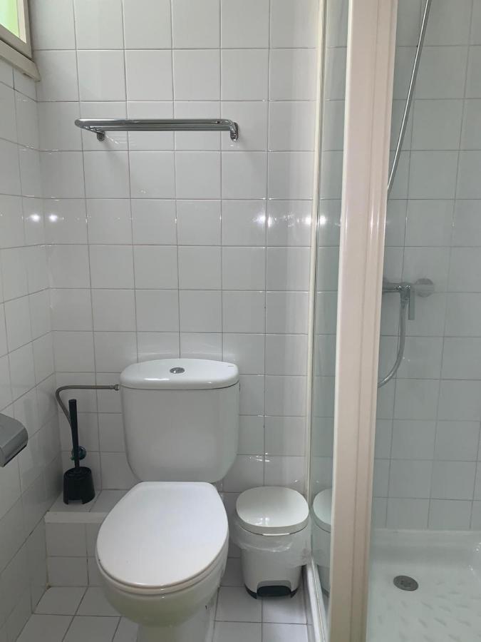 Central And Basic Universitat For Young Hostel Барселона Екстериор снимка
