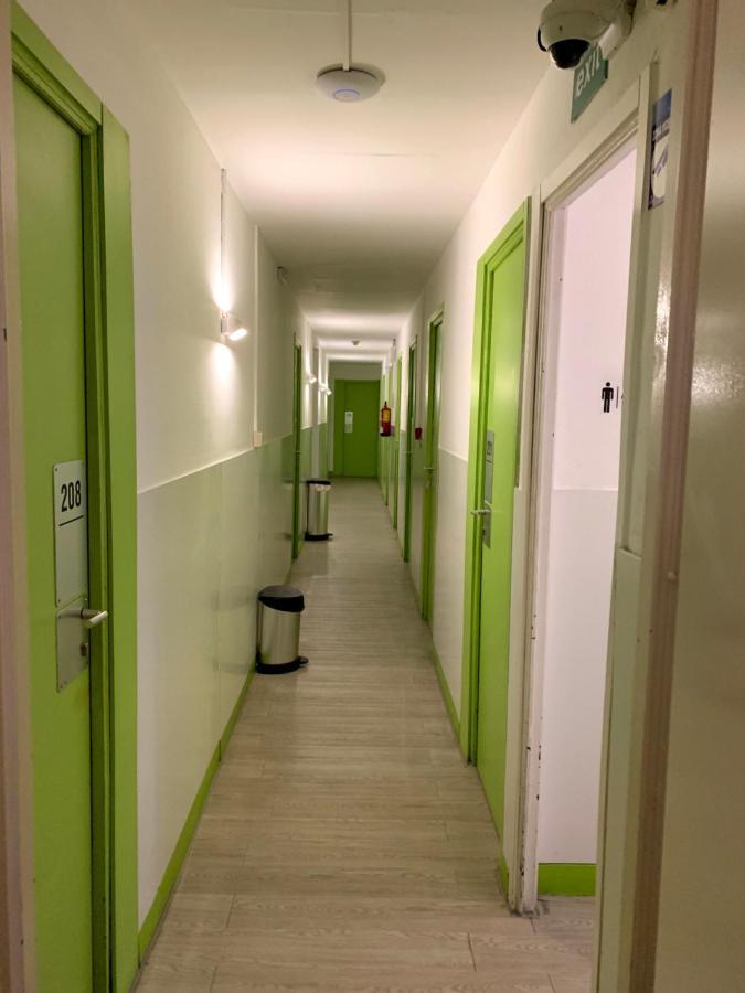 Central And Basic Universitat For Young Hostel Барселона Екстериор снимка