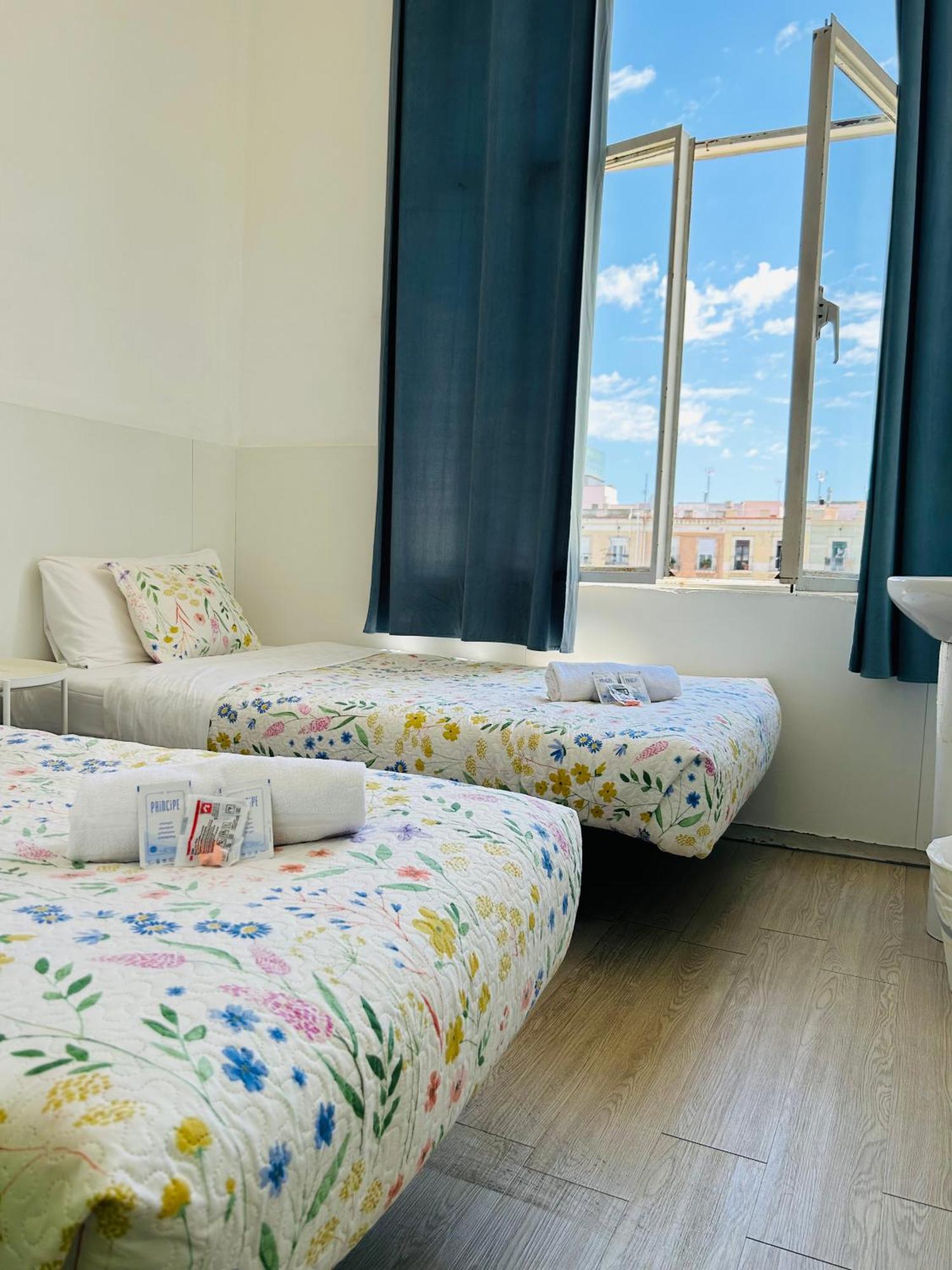 Central And Basic Universitat For Young Hostel Барселона Екстериор снимка