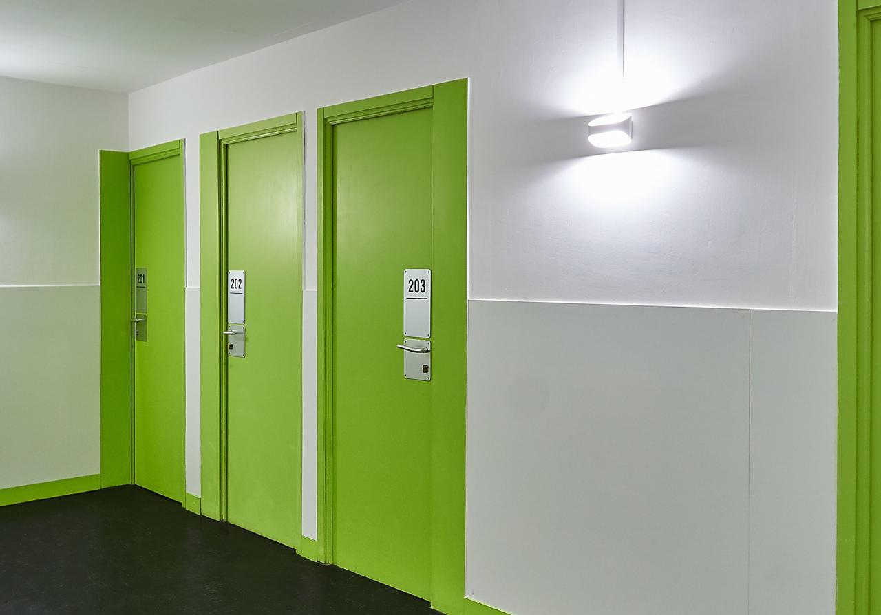 Central And Basic Universitat For Young Hostel Барселона Екстериор снимка