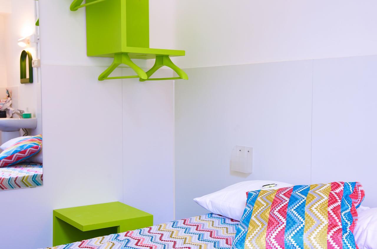 Central And Basic Universitat For Young Hostel Барселона Екстериор снимка
