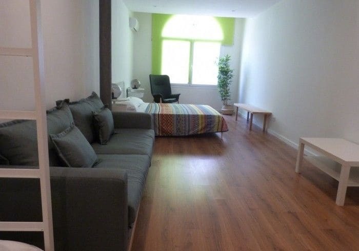 Central And Basic Universitat For Young Hostel Барселона Екстериор снимка