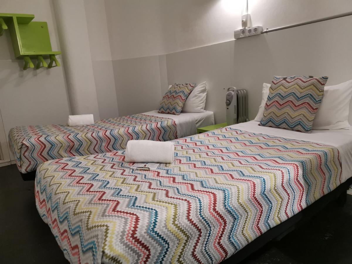 Central And Basic Universitat For Young Hostel Барселона Екстериор снимка