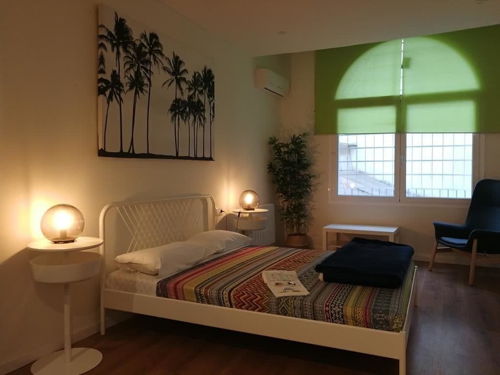 Central And Basic Universitat For Young Hostel Барселона Екстериор снимка